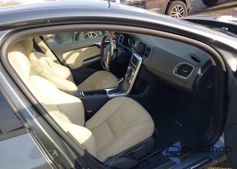 2017 Volvo S60 T5 Dynamic из США, поврежденный, VIN YV126MFL2H2420434